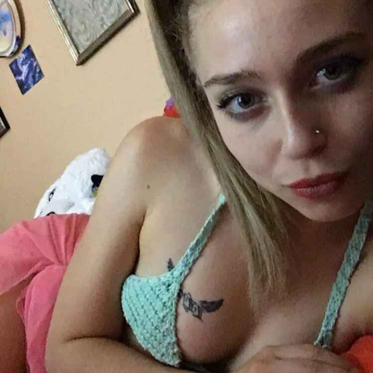 Blondiewithanass
