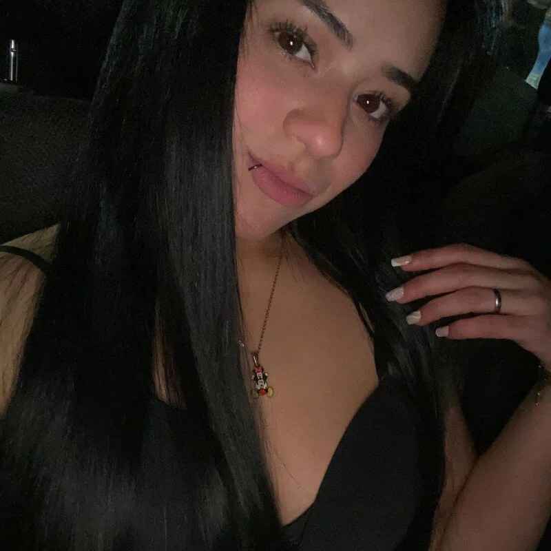 GabyHott_
