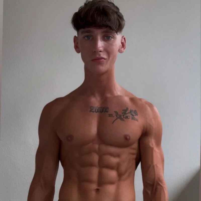 Hornyyoungstud123
