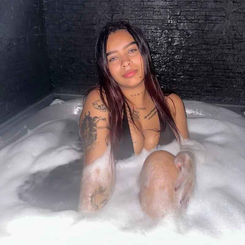 Selena_Grey1