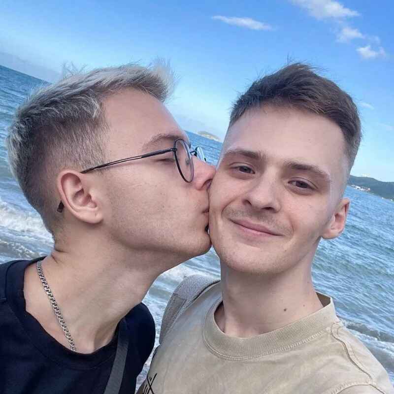 NikiKerryCum