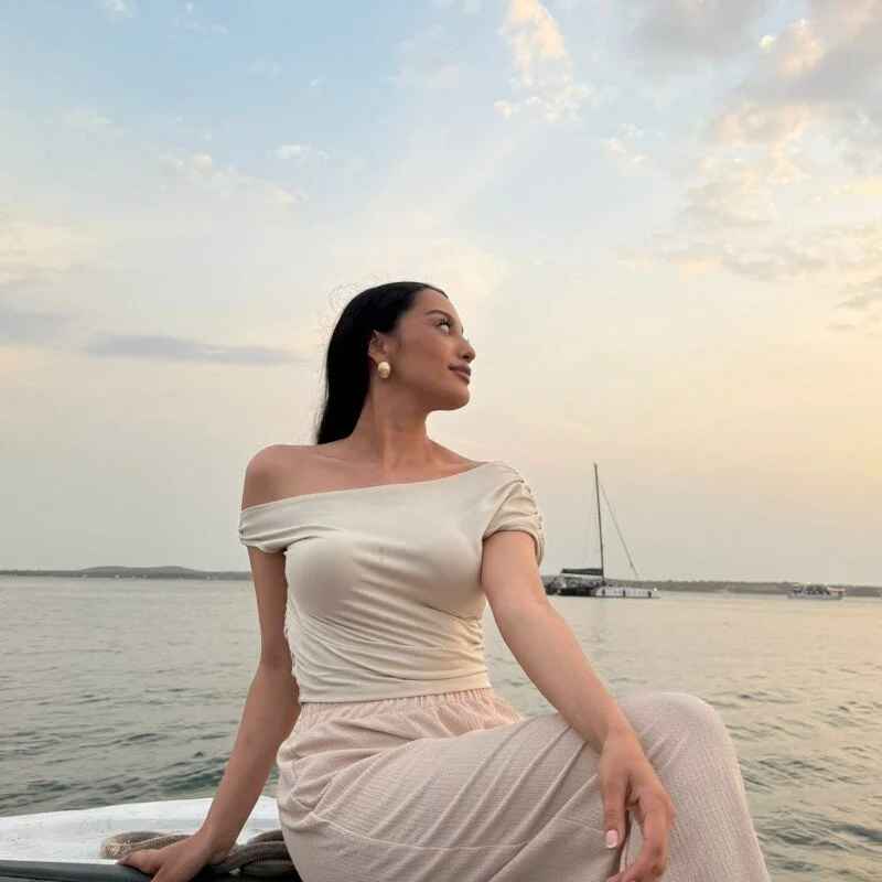 BEELLA_TAY1