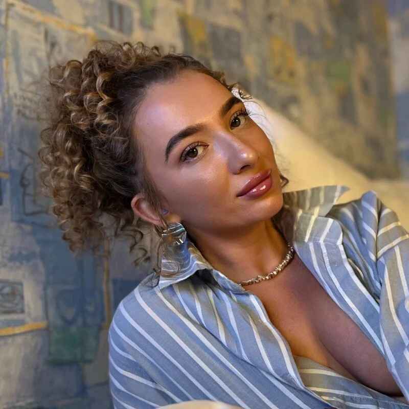 AlexaVee_