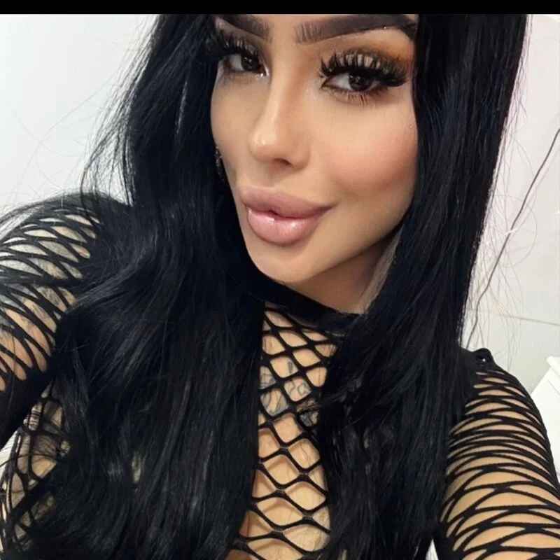 _Scarlet_Naughty