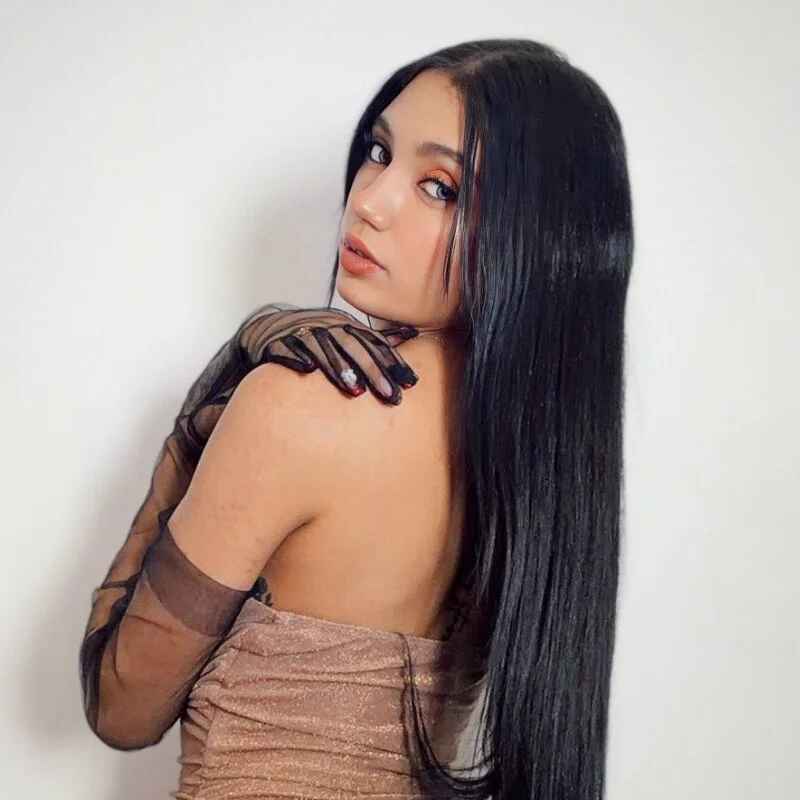 Arianna_Toro_