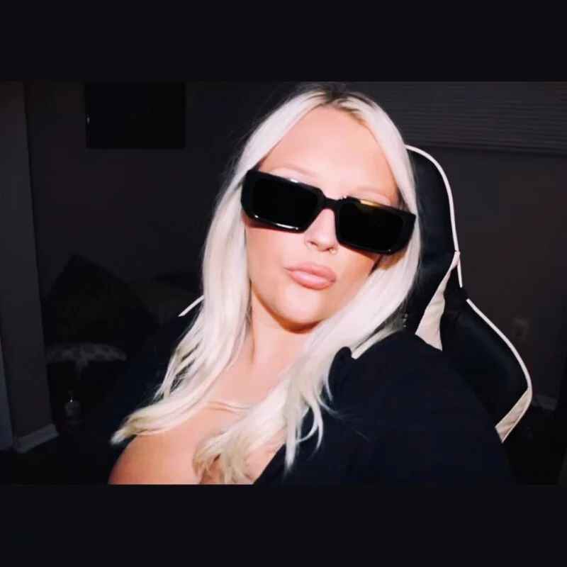Blondebarbie21