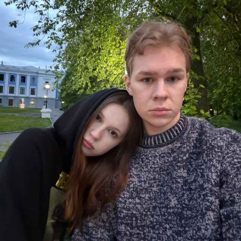 AdrianaChrisShow