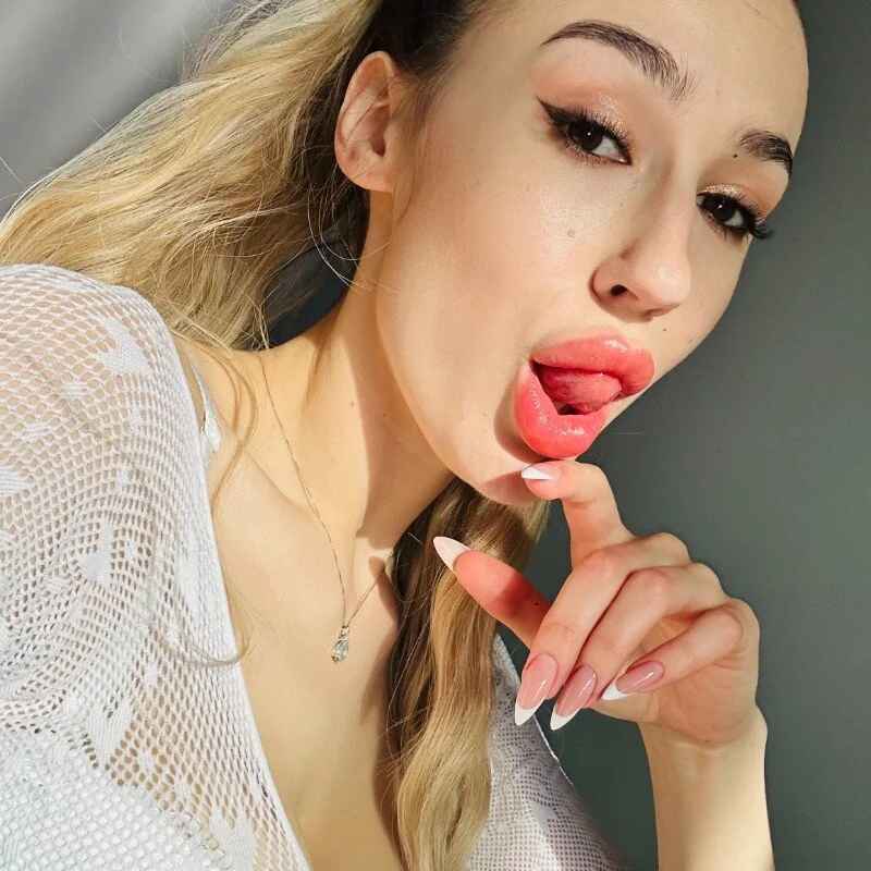 ToxicDollKiss