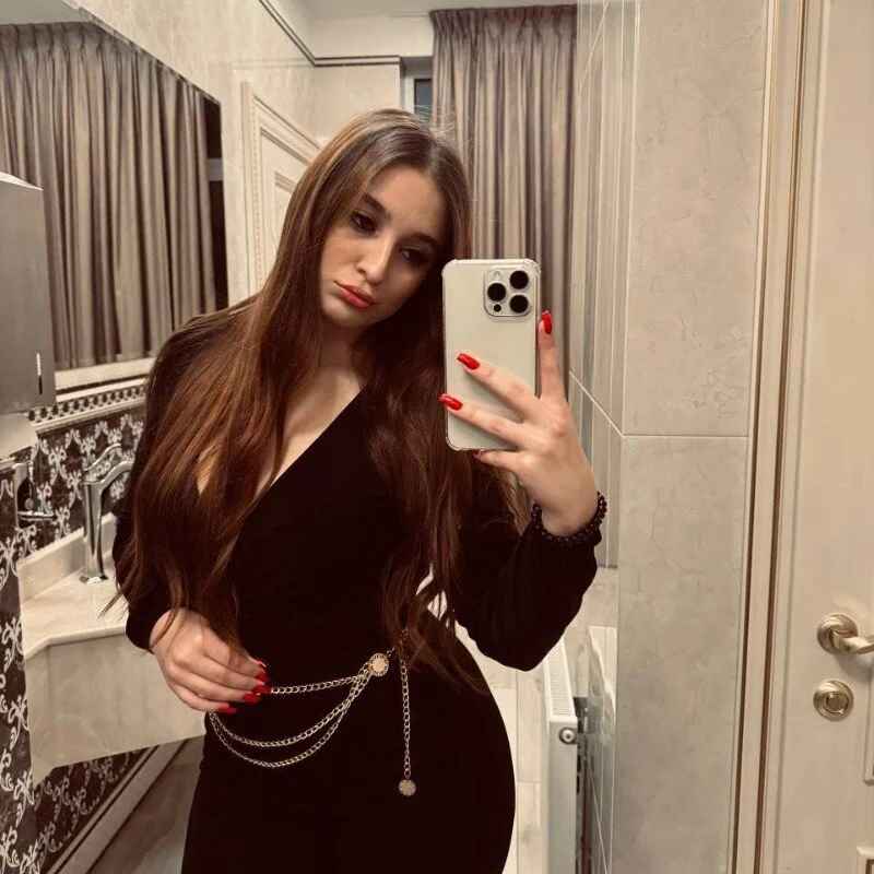 Nicole__De__Lux