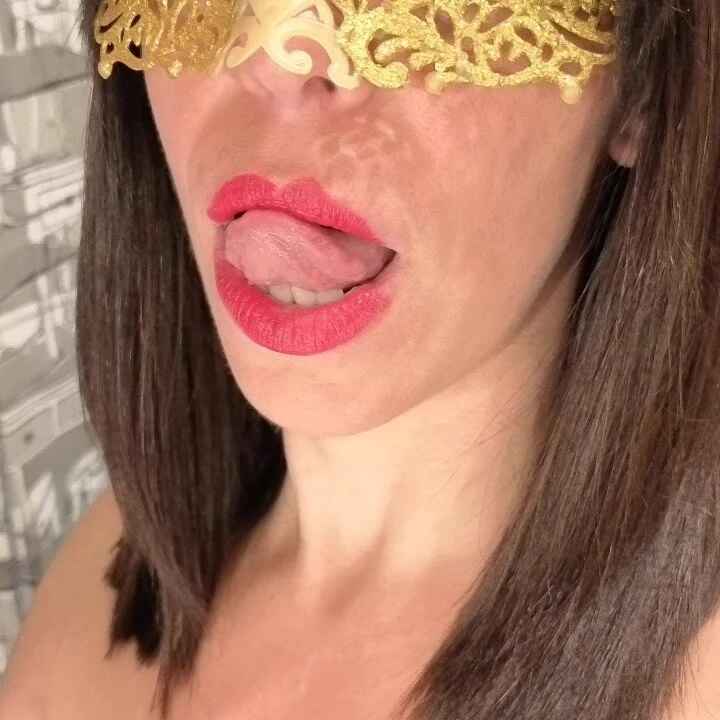 Sara87Show4U