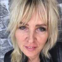 EsterHotMilf — FansOnlyX creator profile