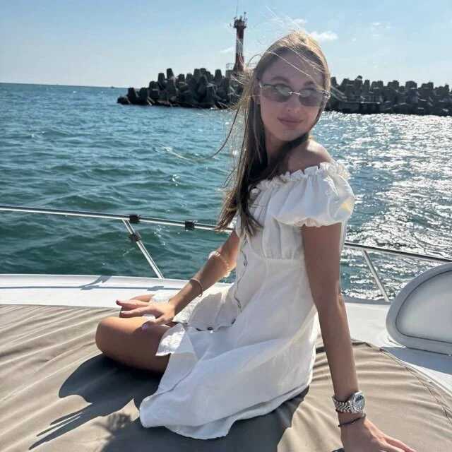selena_favn — FansOnlyX creator profile