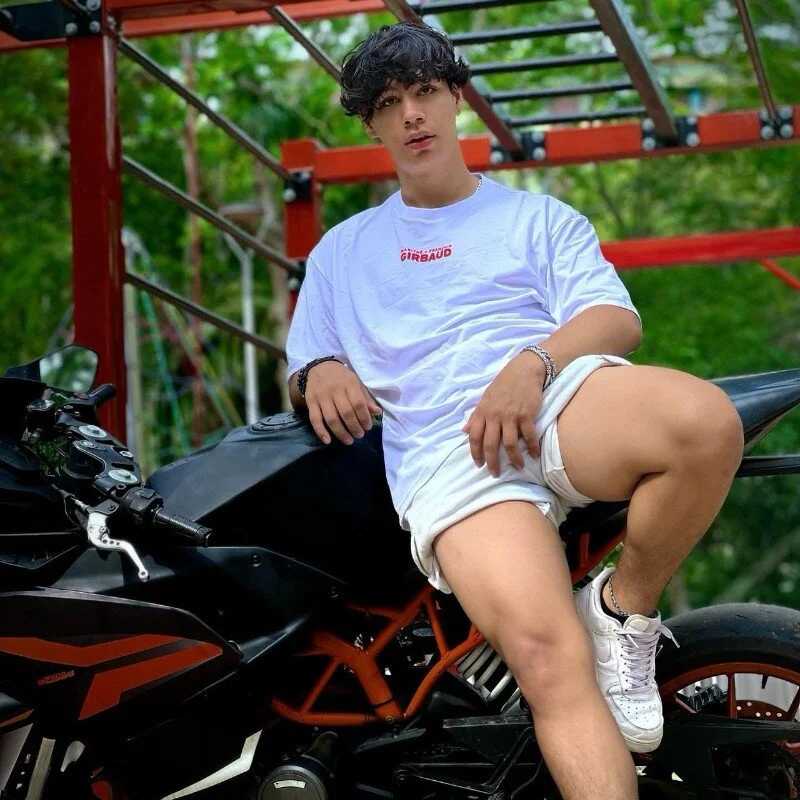 zeus_181 — FansOnlyX creator profile