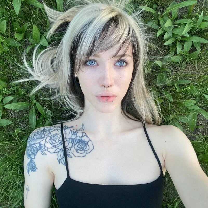Elyyyra — FansOnlyX creator profile
