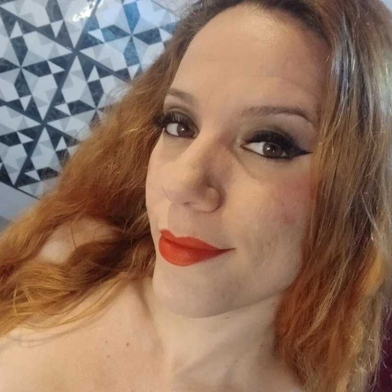 latina_redhead — FansOnlyX creator profile
