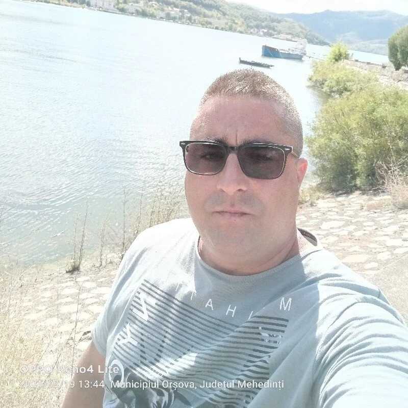 ADRIAN_ADI40 — FansOnlyX creator profile