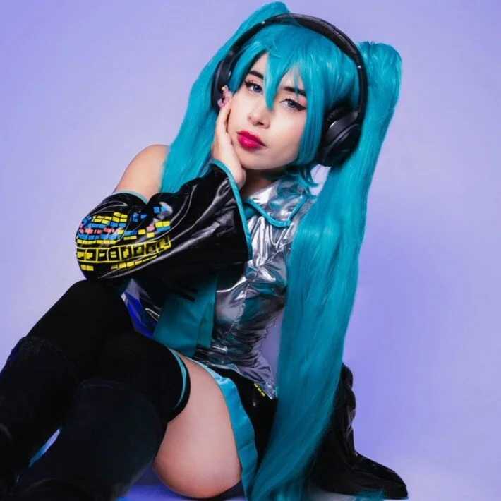 Vi_anayaa — FansOnlyX creator profile