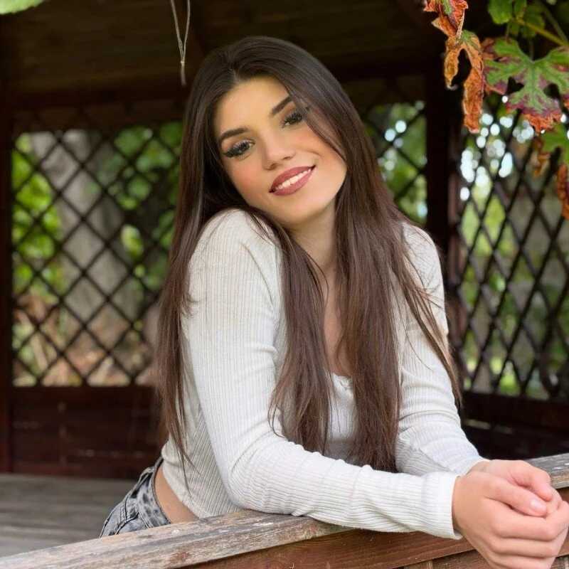 AriellaAllevi — FansOnlyX creator profile