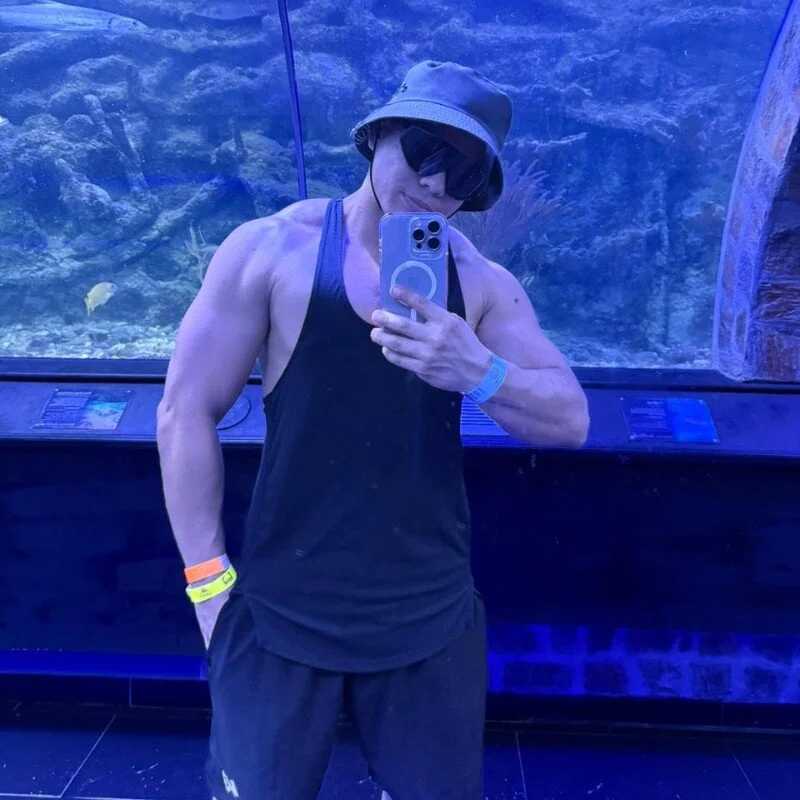 RoyConstance — FansOnlyX creator profile