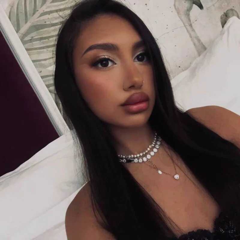 Hana_Ross — FansOnlyX creator profile