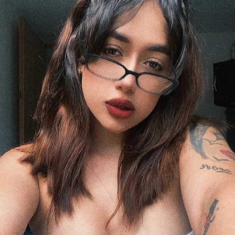 moll1e_ — FansOnlyX creator profile