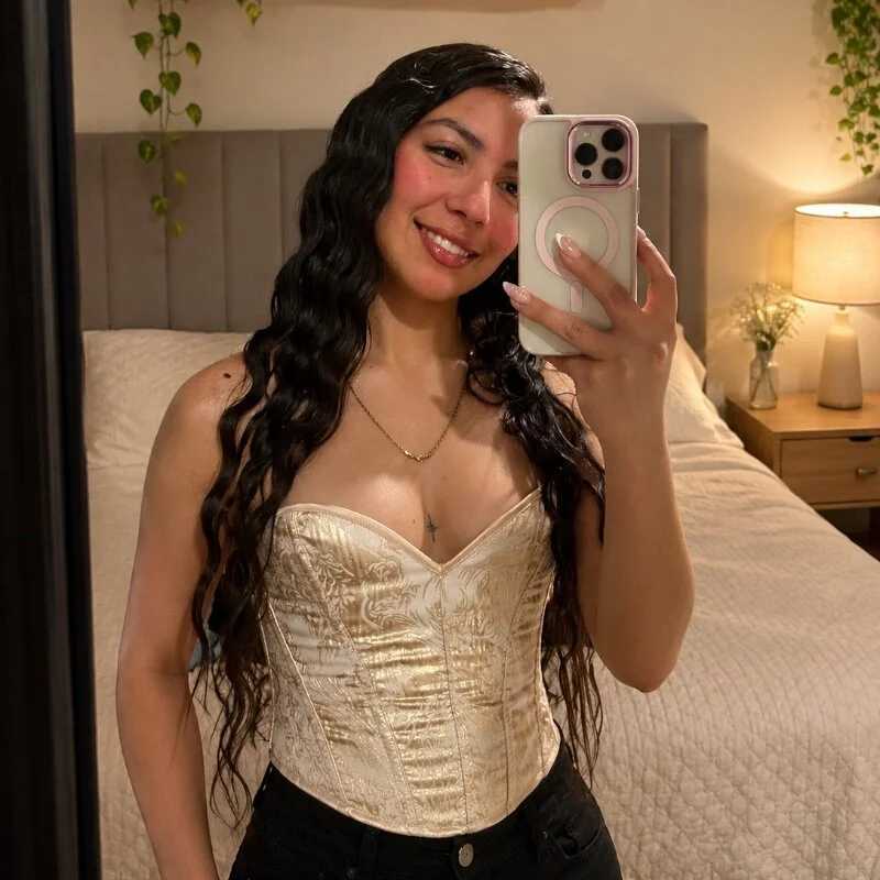 Julieth_ec_ — FansOnlyX creator profile