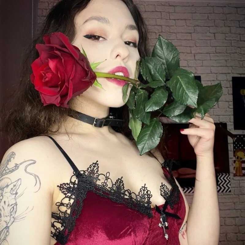 Holy_Mariaaa — FansOnlyX creator profile