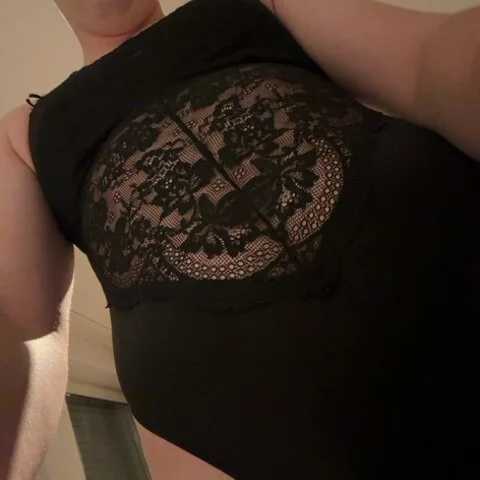 cd_laura — FansOnlyX creator profile