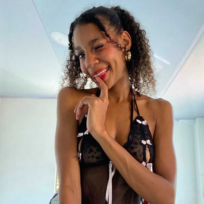 Scarlet_Glow — FansOnlyX creator profile