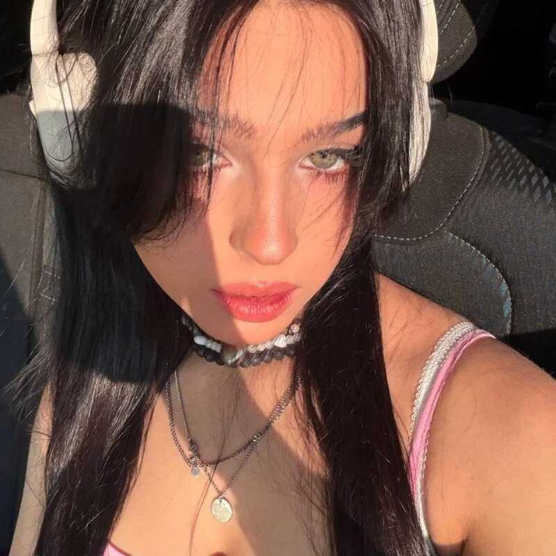 Holly_official — FansOnlyX creator profile
