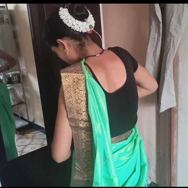 Shivani2002 — FansOnlyX creator profile