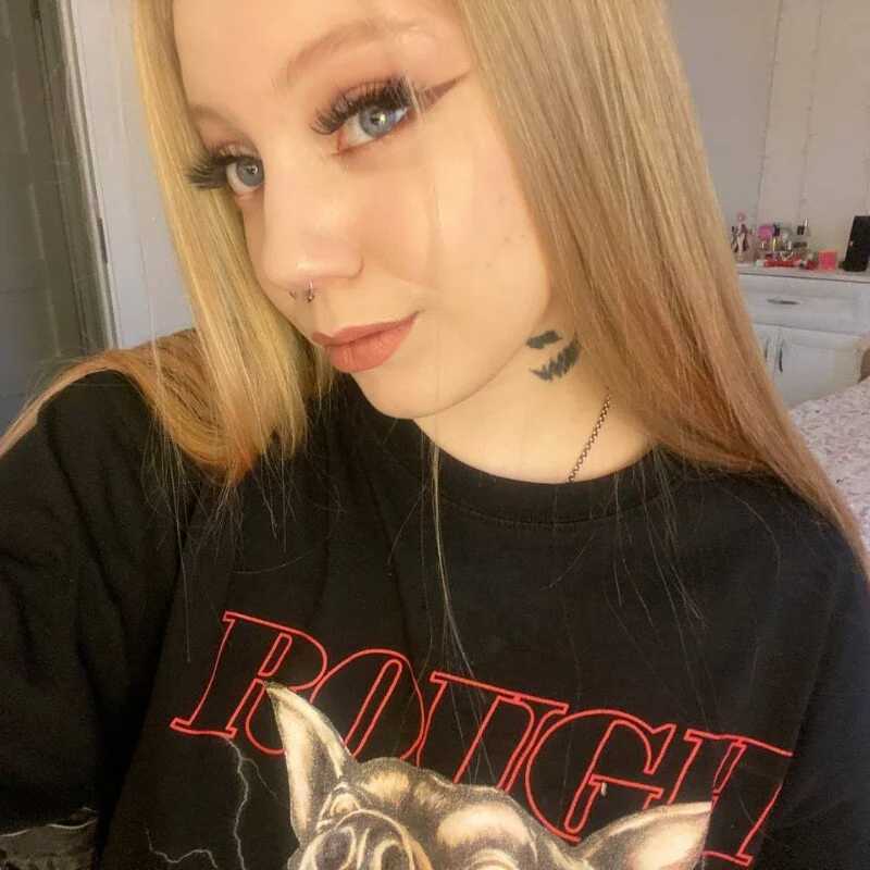 RebeccaAster — FansOnlyX creator profile