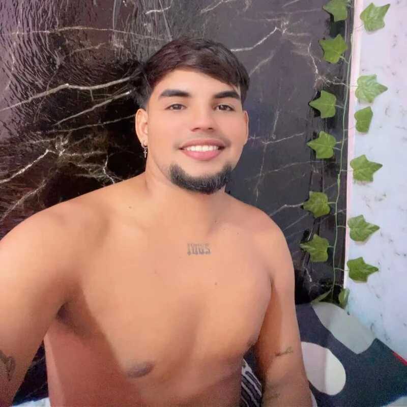 charly_27_sexy — FansOnlyX creator profile