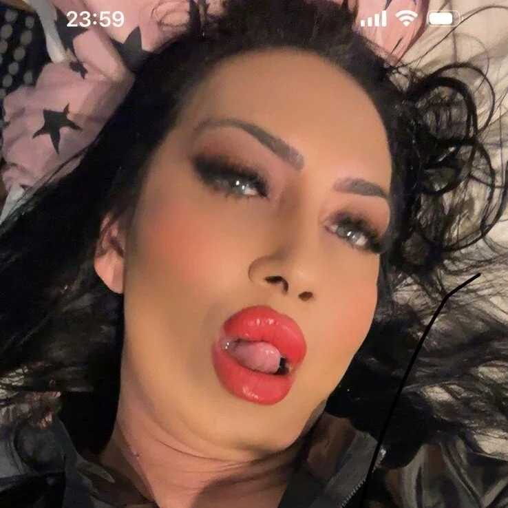 carlaxxx — FansOnlyX creator profile