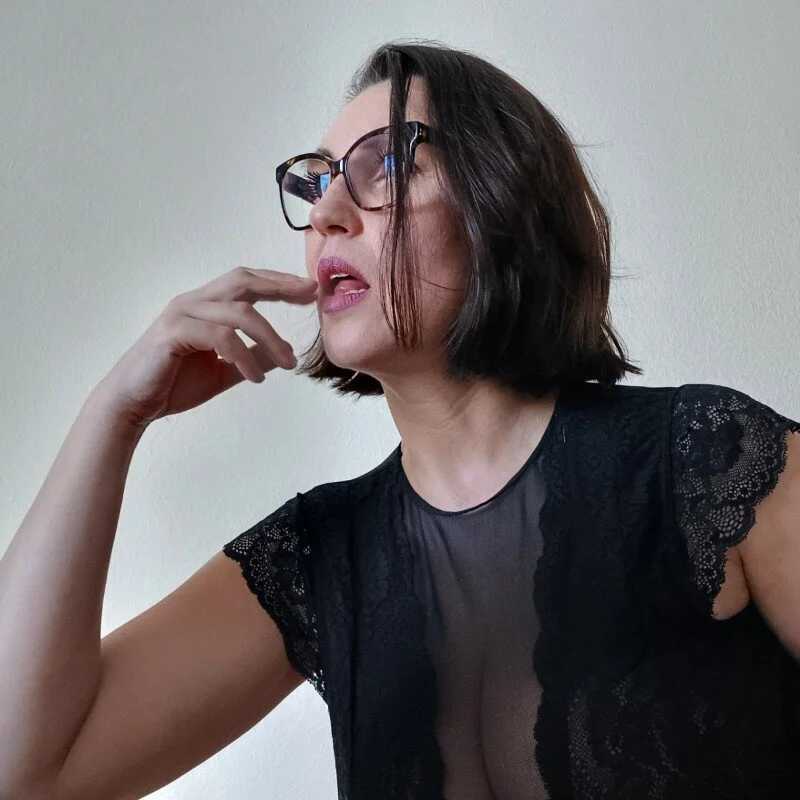 UlyanaHOT — FansOnlyX creator profile