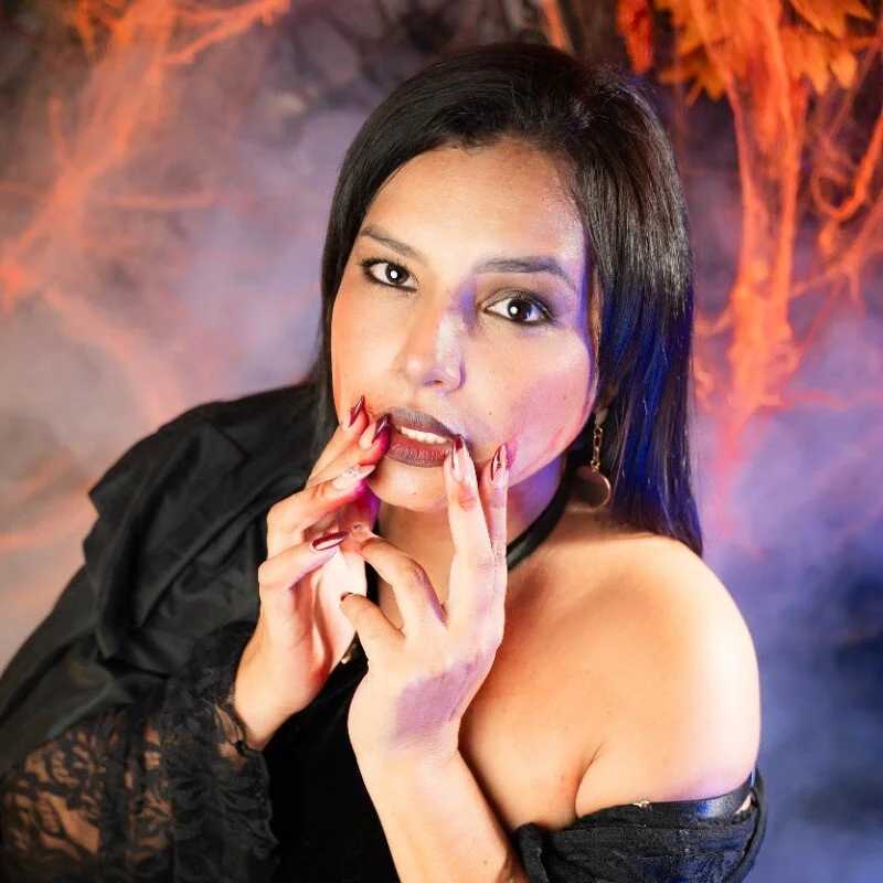 Sara-Vegaa — FansOnlyX creator profile