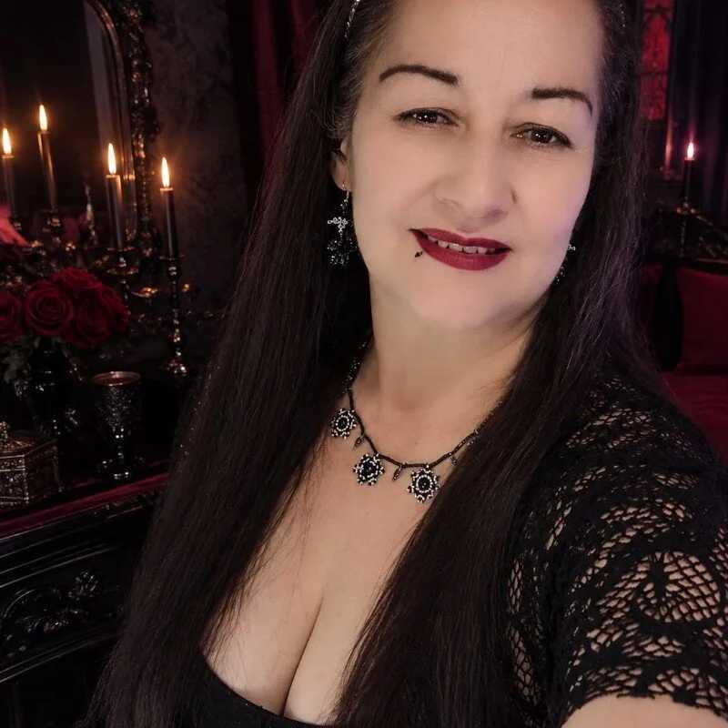 Aura_QS — FansOnlyX creator profile