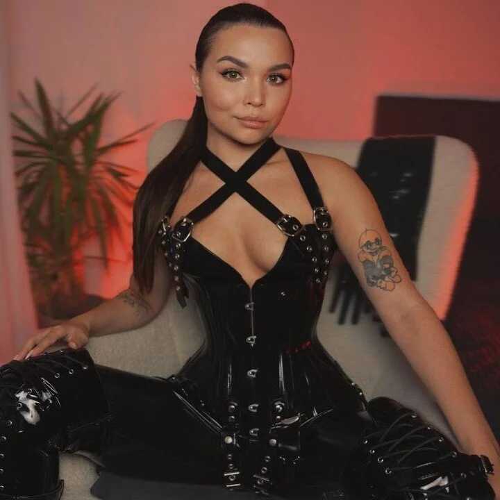 Dominatrix_Alice — FansOnlyX creator profile
