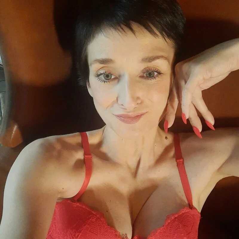 SimonaDeBeauvoir — FansOnlyX creator profile