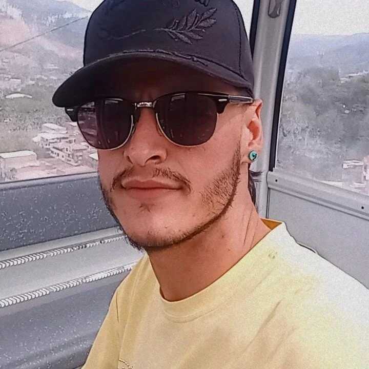 un_baxtian — FansOnlyX creator profile