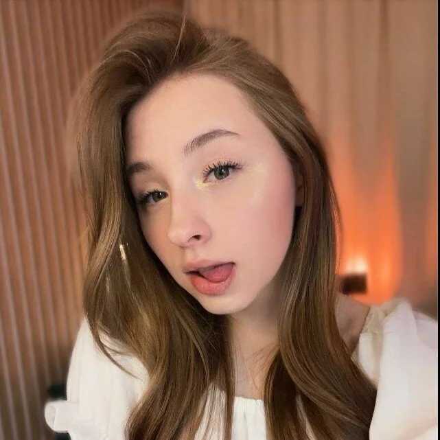 EvelinRoyce — FansOnlyX creator profile
