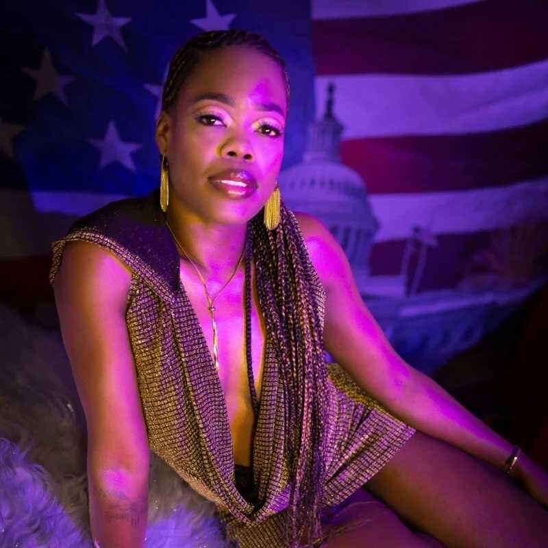 lizmonroee — FansOnlyX creator profile