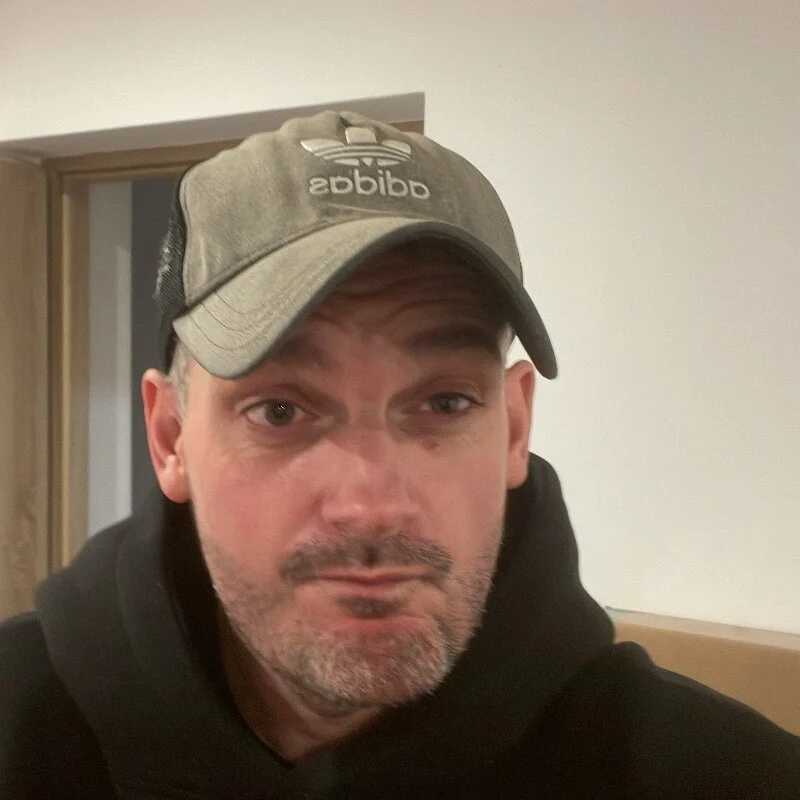 Random_gay_1985 — FansOnlyX creator profile