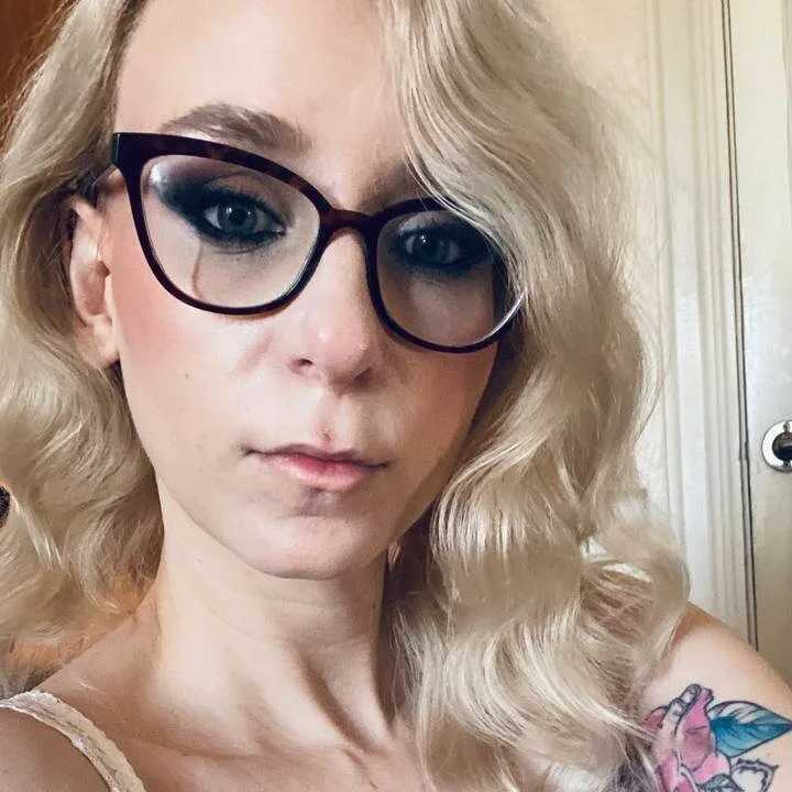 welliza — FansOnlyX creator profile