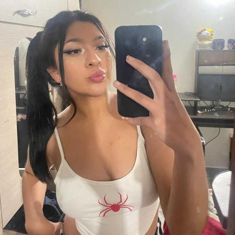 HoneyyBell — FansOnlyX creator profile