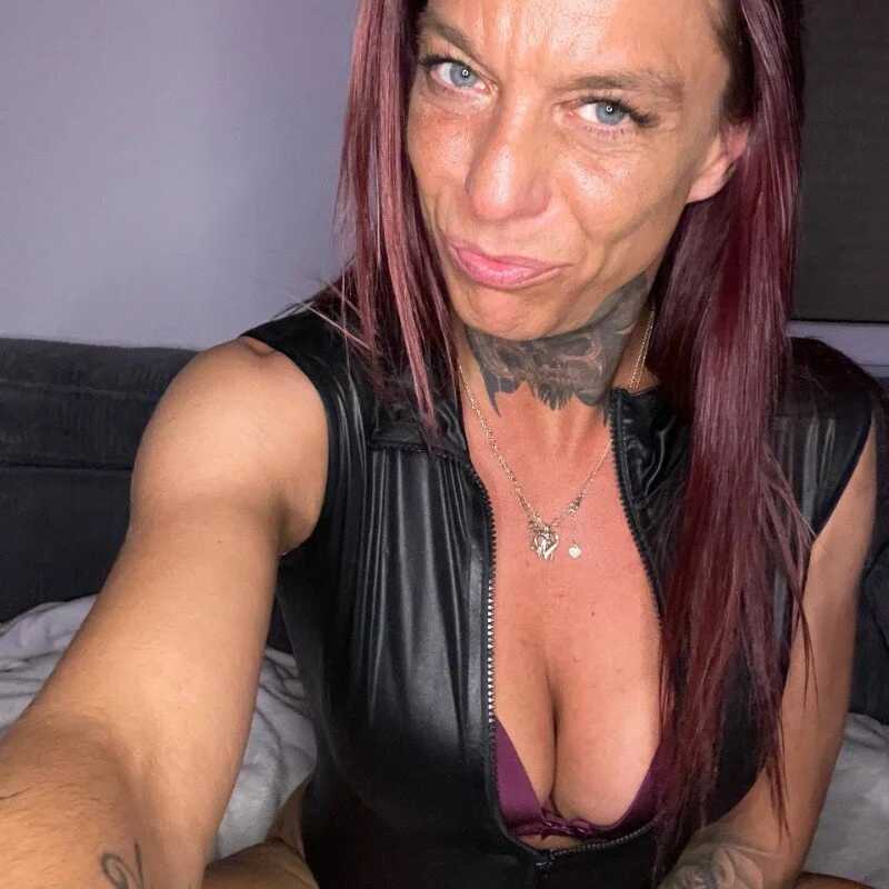 YourMilfBitch69 — FansOnlyX creator profile