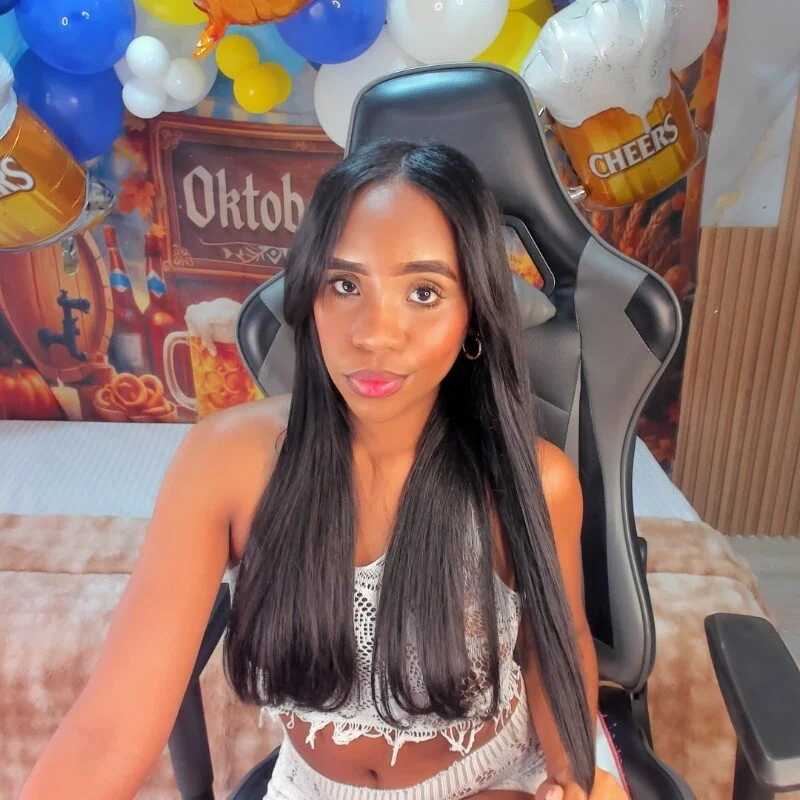 lia_16 — FansOnlyX creator profile