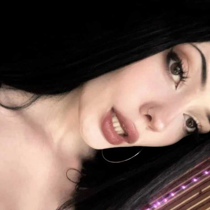 Alluring_Silk — FansOnlyX creator profile