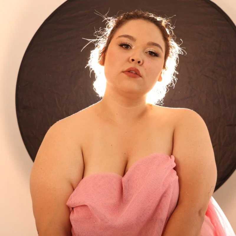 julia_sweet_1 — FansOnlyX creator profile