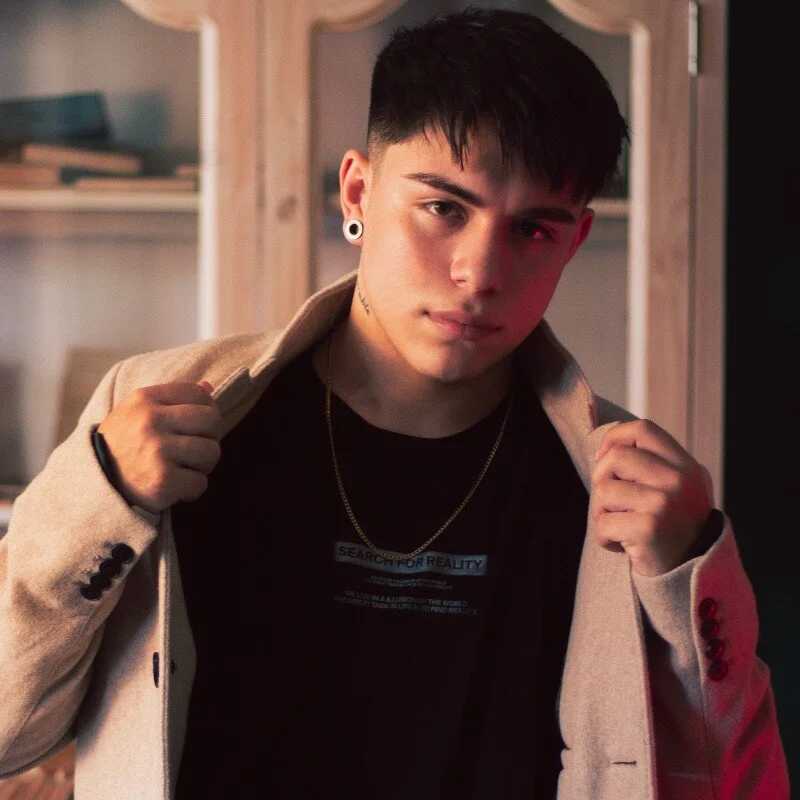 Axxel_Ray — FansOnlyX creator profile